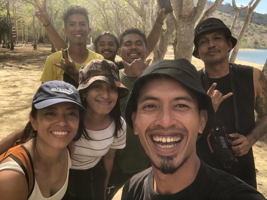 Komodoku One Love Homestay And Tour Labuan Bajo Exterior photo