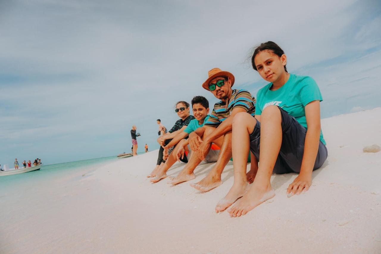 Komodoku One Love Homestay And Tour Labuan Bajo Exterior photo