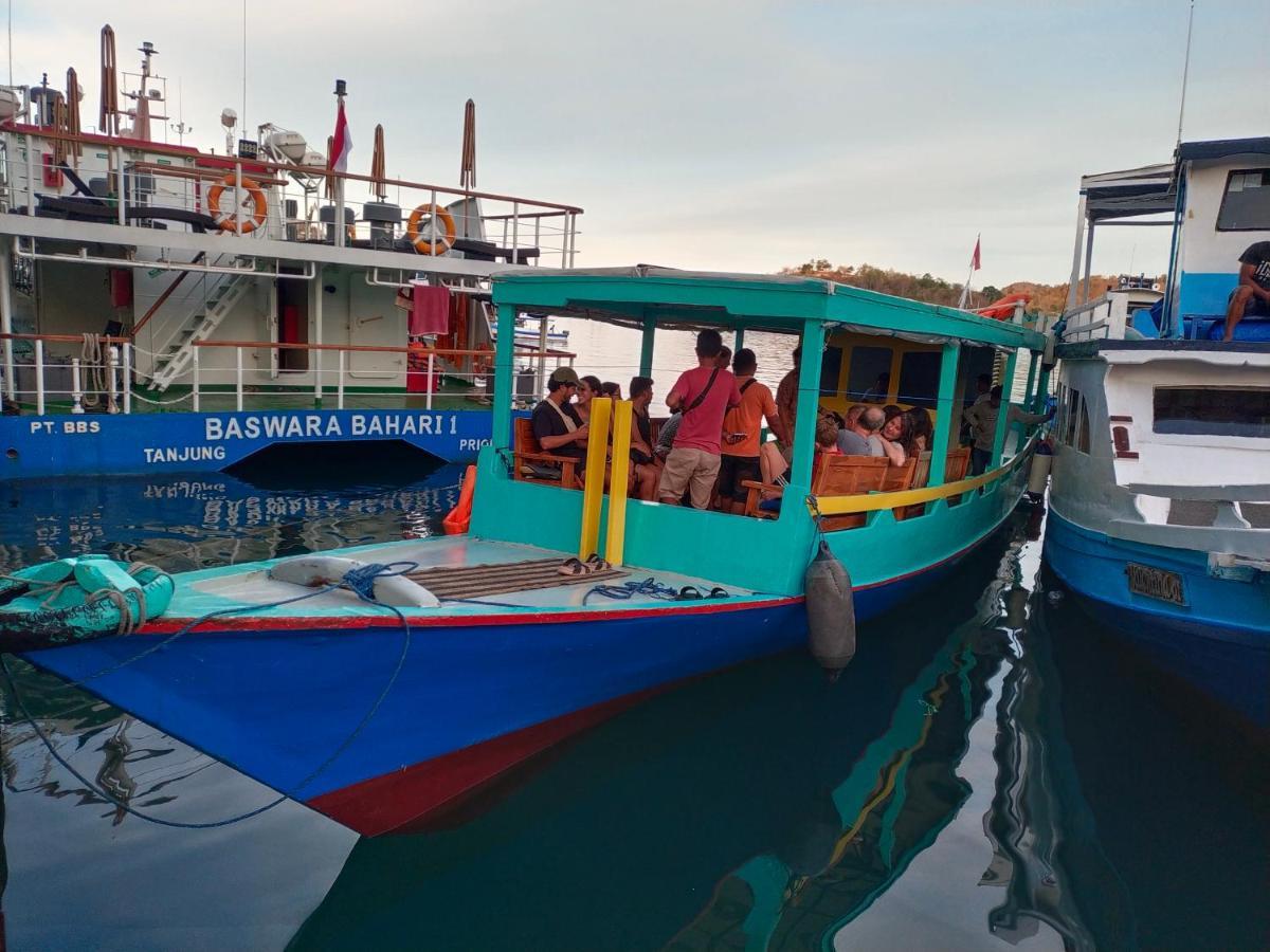 Komodoku One Love Homestay And Tour Labuan Bajo Exterior photo