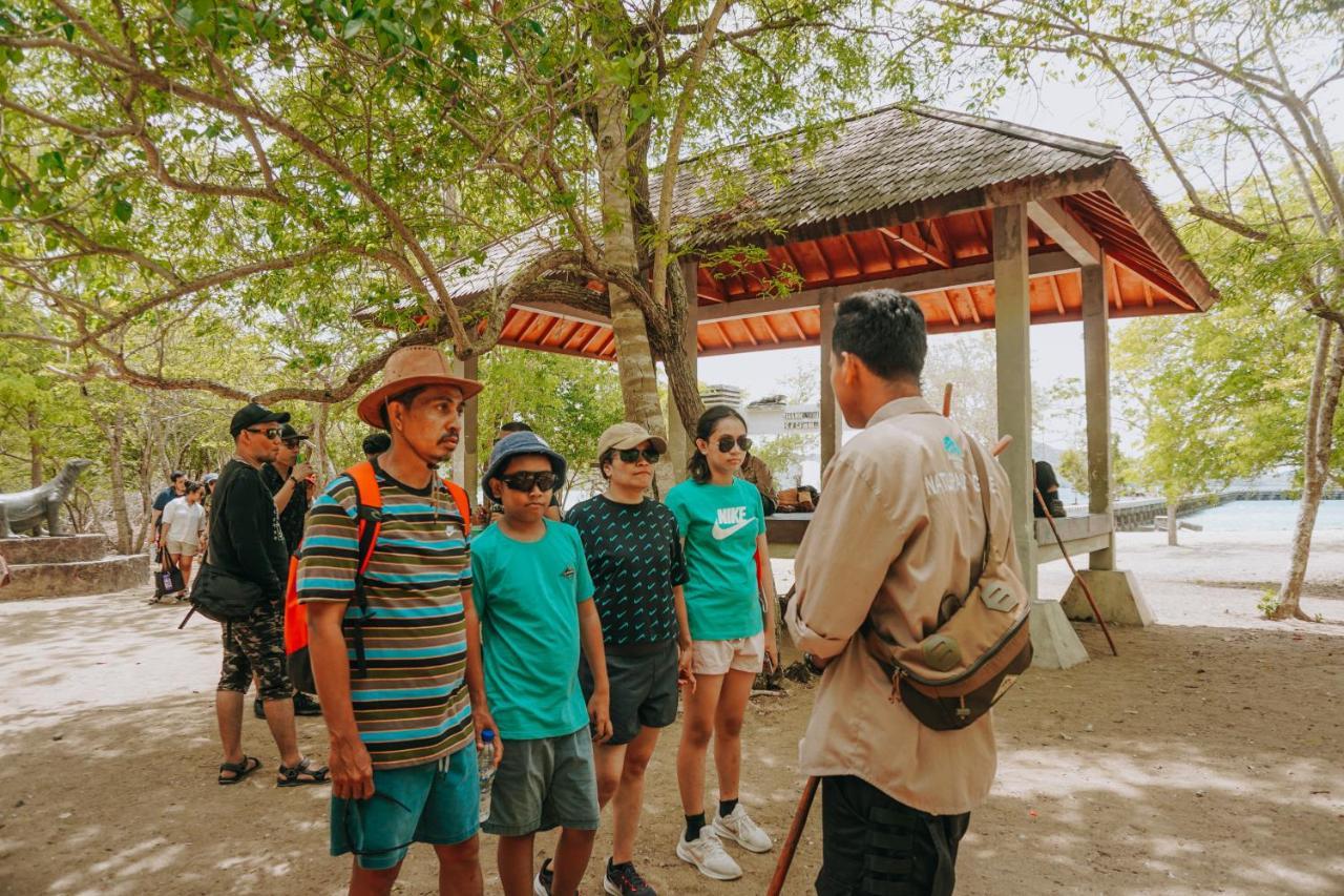 Komodoku One Love Homestay And Tour Labuan Bajo Exterior photo