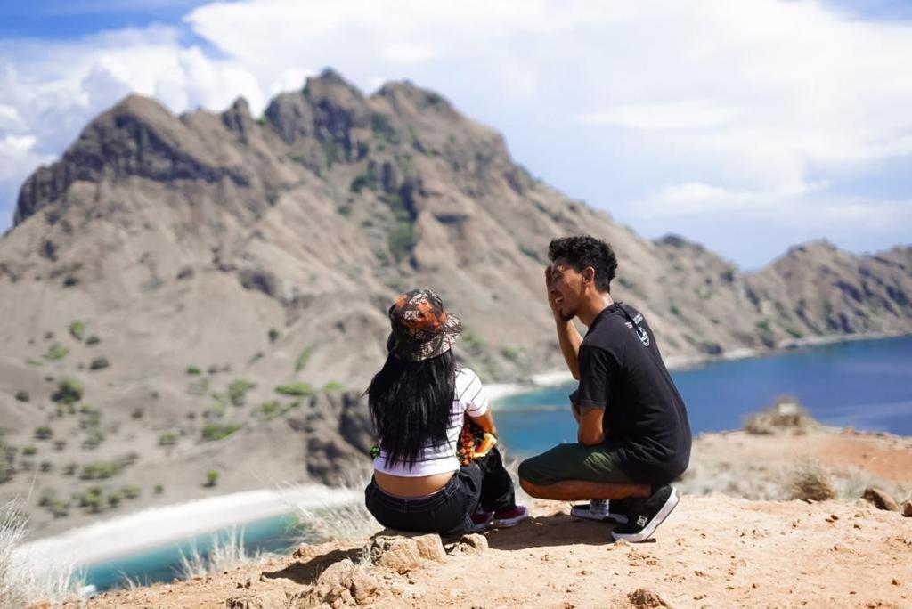 Komodoku One Love Homestay And Tour Labuan Bajo Exterior photo