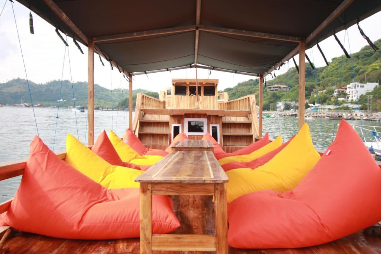 Komodoku One Love Homestay And Tour Labuan Bajo Exterior photo